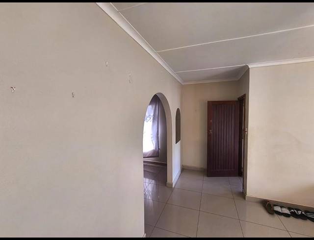 3 BEDROOM PROPERTY TO RENT IN BISLEY